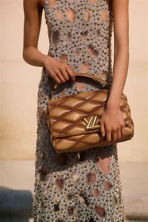 รหัส louis vuitton